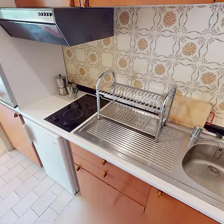 11e - Vue Laterale Dans Un Avec Piscine Menton