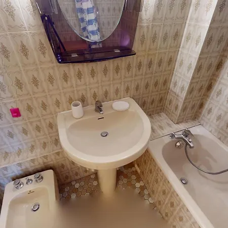 11e - Vue Laterale Dans Un Avec Piscine Appartement