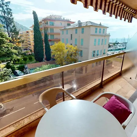 11e - Vue Laterale Dans Un Avec Piscine Menton